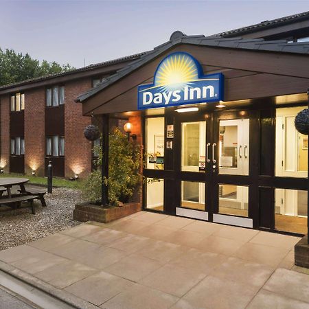 Days Inn Bridgend Cardiff Exterior foto