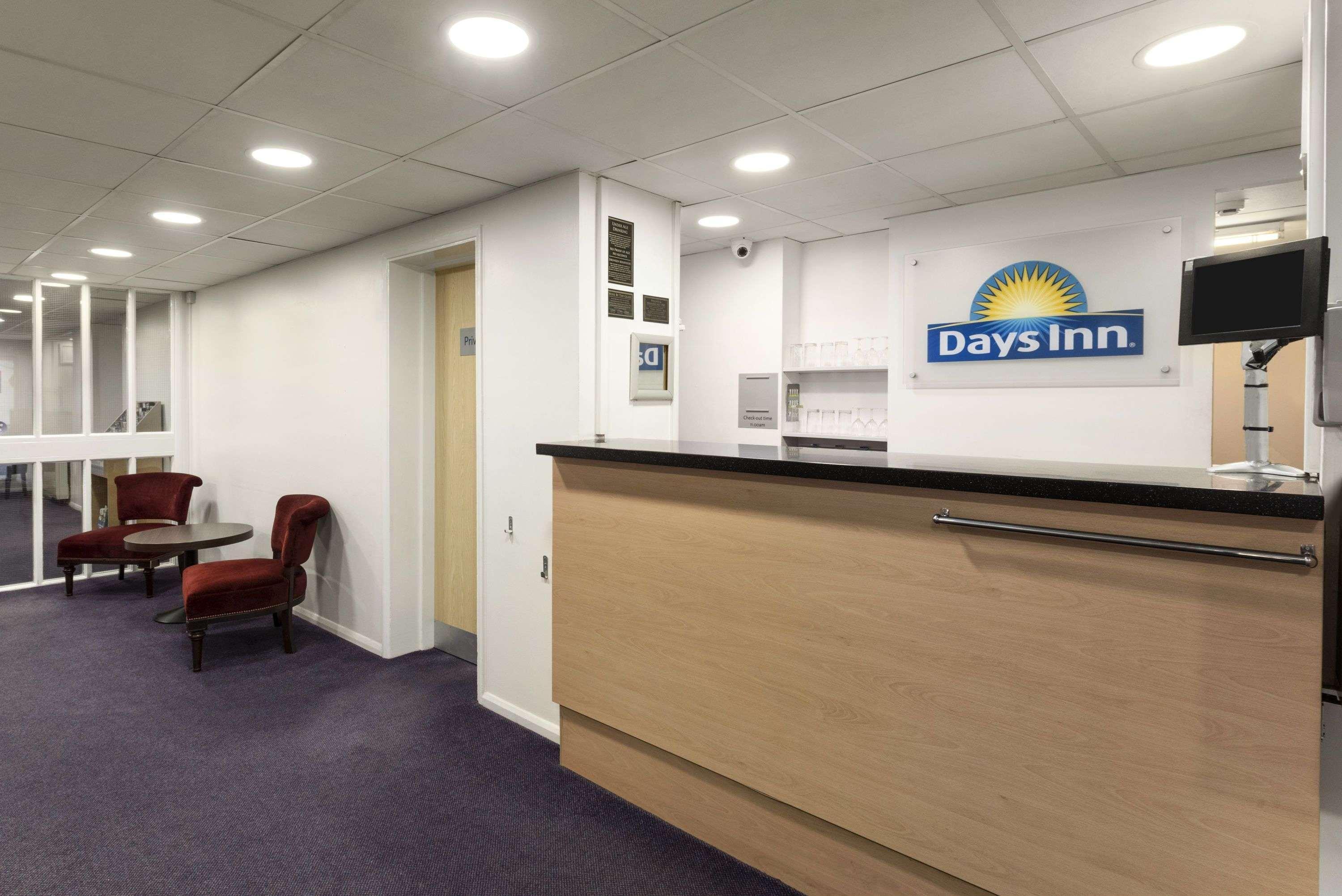 Days Inn Bridgend Cardiff Exterior foto